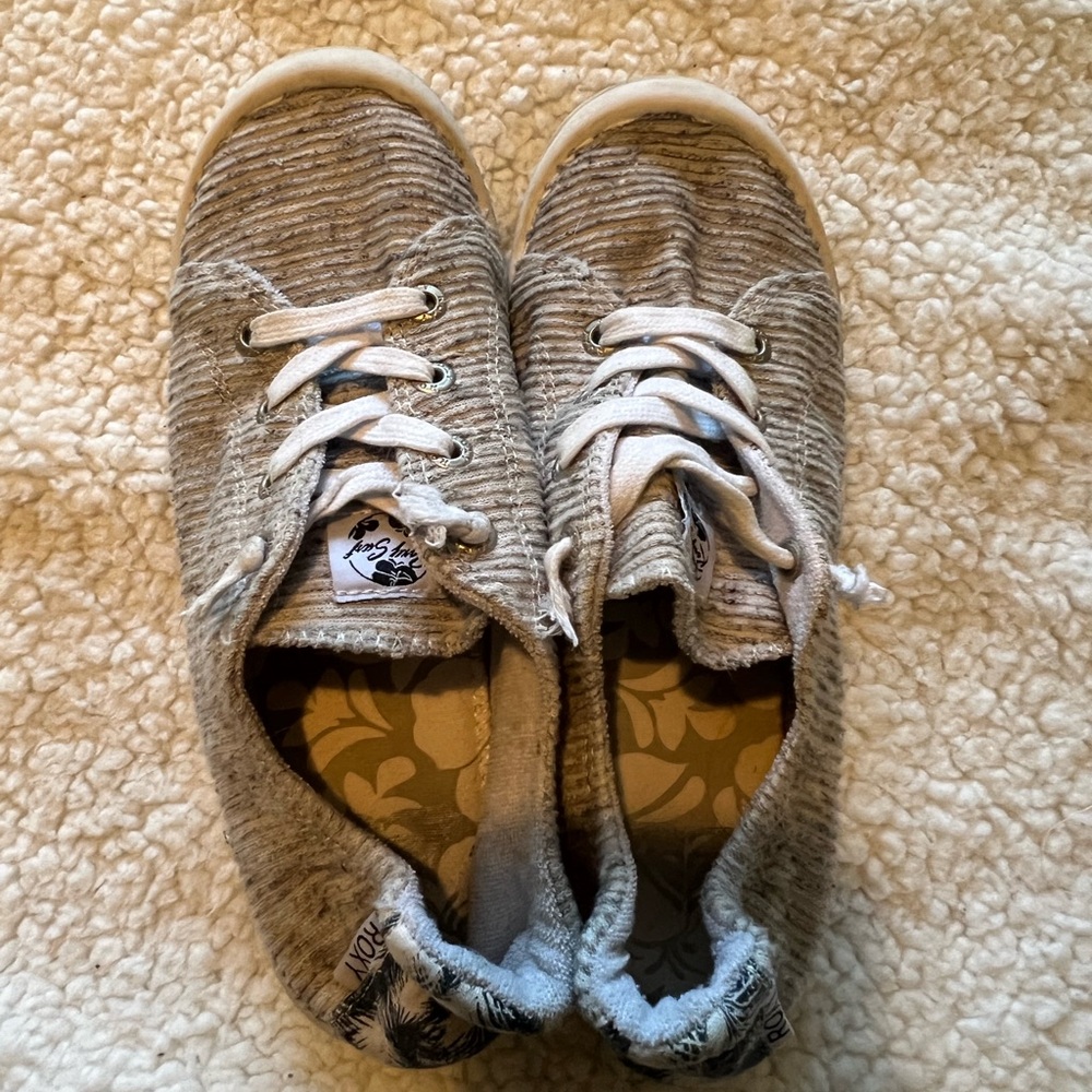 Roxy Gray Sneakers Casual Everyday Style